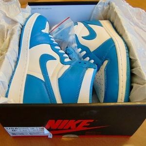 Jordan 1 UNC Retro Mids (size8.5)